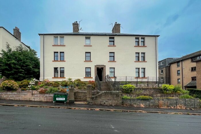 2 Bedroom Flat To Rent In Fullarton Street, Stobswell, Dundee, DD3