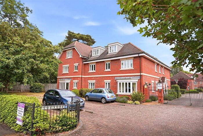 2 Bedroom Flat To Rent In Dunnell Close, Sunbury-On-Thames, TW16