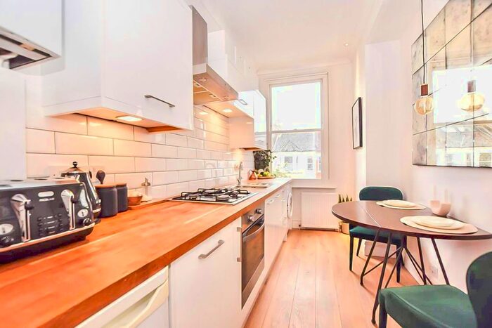 Studio To Rent In Ormeley Road, Balham, London, SW12