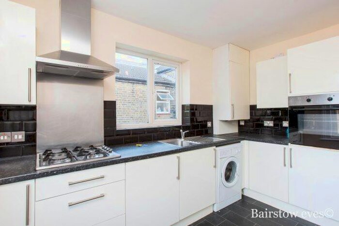 2 Bedroom Flat To Rent In Warren Road, London E10