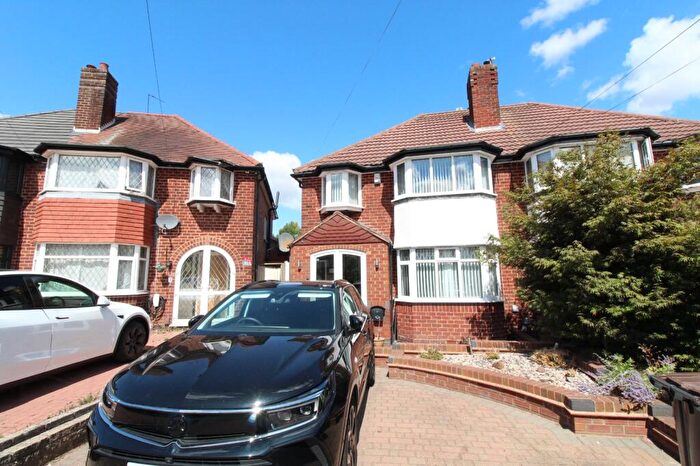 3 Bedroom Semi-Detached House For Sale In Farnol Road, Birmingham, West Midlands, B26