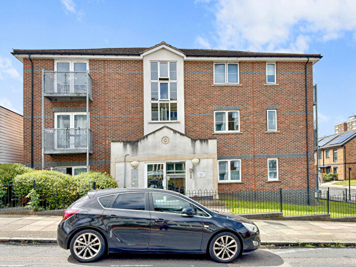 2 Bedroom Flat For Sale In Glyndon Road, SE18