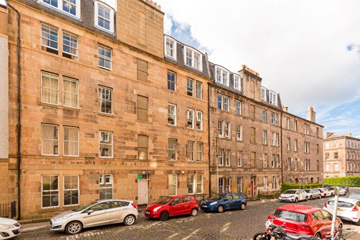 3 Bedroom Flat To Rent In South Oxford Street, Newington, Edinburgh, EH8