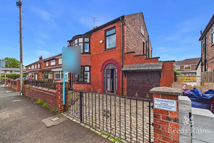 3 Bedroom Detached House For Sale In Balmoral Drive, Denton, Manchester, Greater Manchester, M34