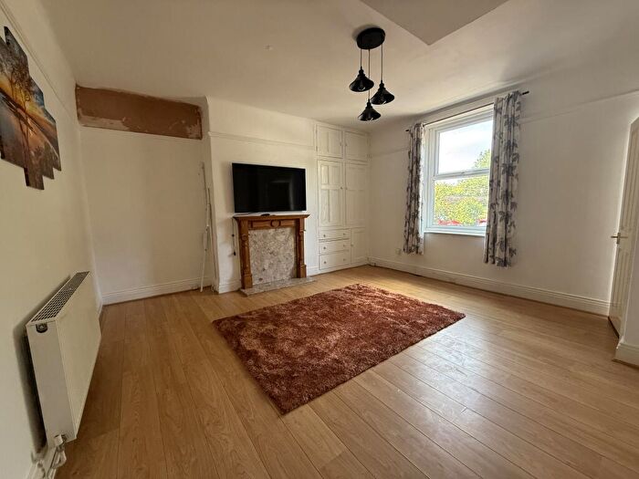 2 Bedroom House To Rent In King Street, Lindley, Huddersfield, HD3