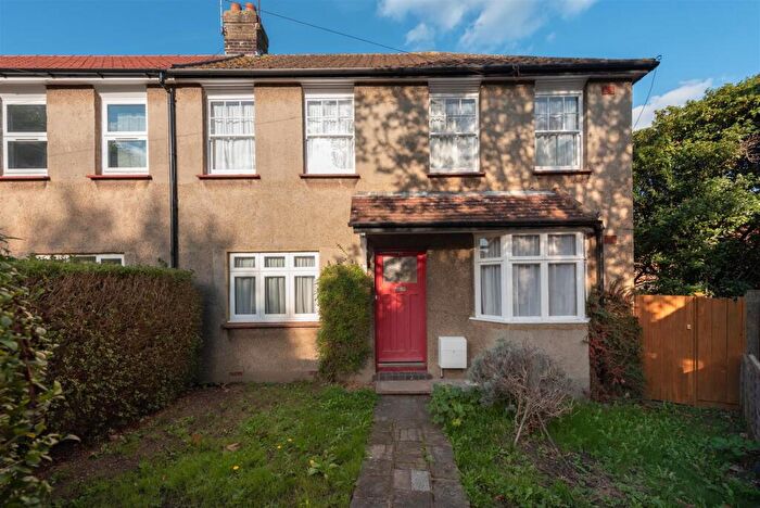 3 Bedroom End Of Terrace House For Sale In Hood Avenue, London, N14