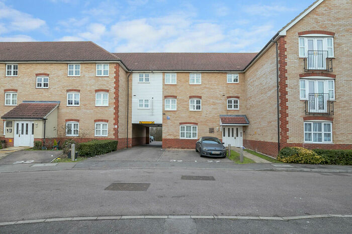 2 Bedroom Flat To Rent In Stoney Bridge Drive, Waltham Abbey, EN9