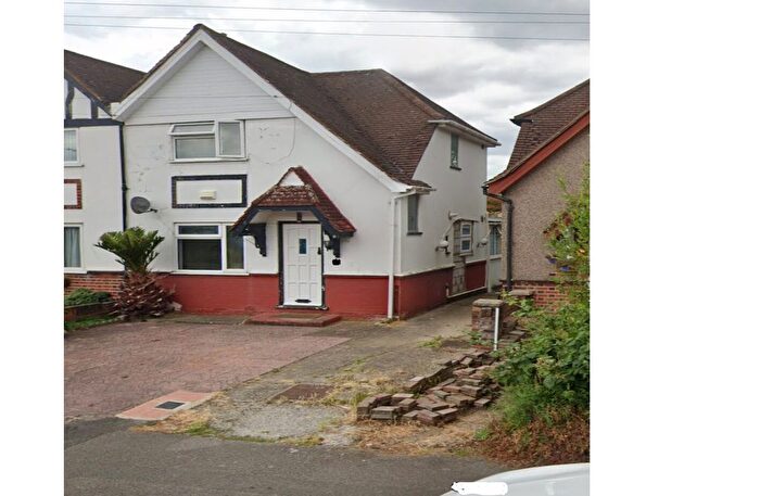 5 Bedroom Semi-Detached House To Rent In Carlyon Road, Hayes, UB4