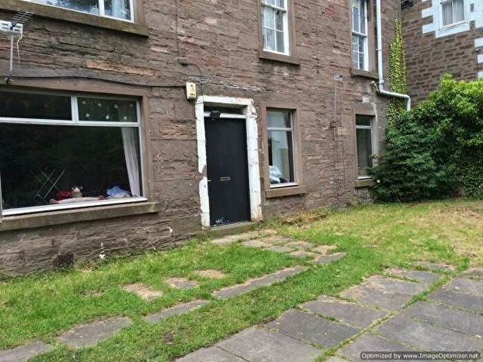 3 Bedroom Flat To Rent In Roseangle, Dundee, DD1