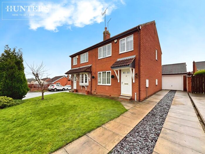 3 Bedroom Semi-Detached House For Sale In Belle Green Gardens, Cudworth, Barnsley, S72
