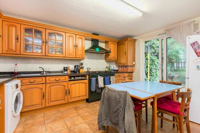 4 Bedroom Apartment To Rent In Girdlestone Walk, Archway, N19