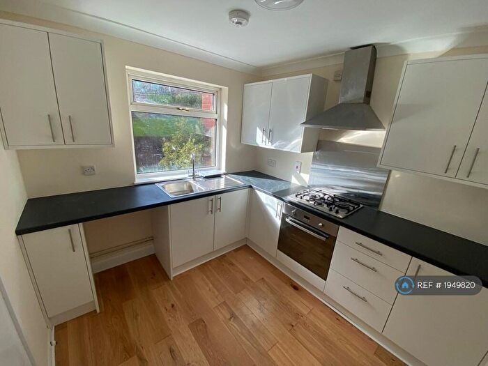 2 Bedroom Bungalow To Rent In Paddock Lane, Redditch, B98