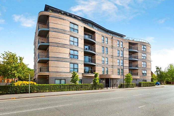 2 Bedroom Apartment For Sale In Windsor Road, Slough, SL1