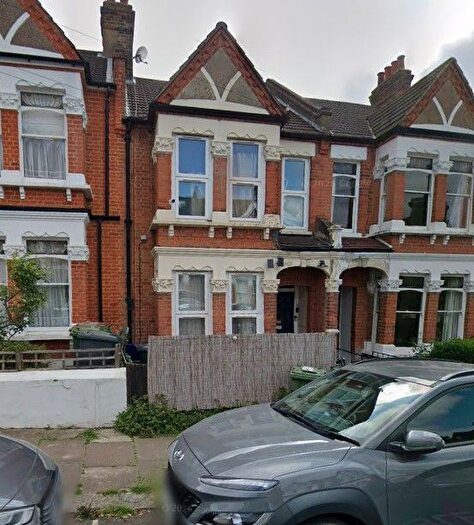 2 Bedroom Flat To Rent In A Homecroft Road, London, SE26