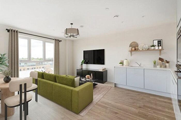2 Bedroom Flat For Sale In High Street, Brentford, TW8