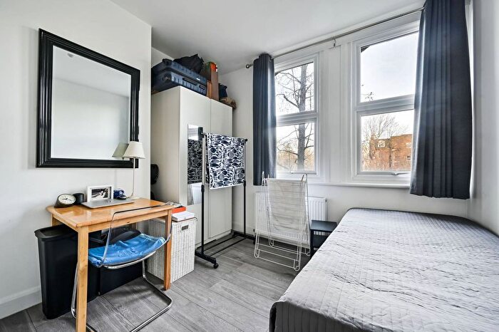 Studio To Rent In Talgarth Road, Barons Court, London, W14