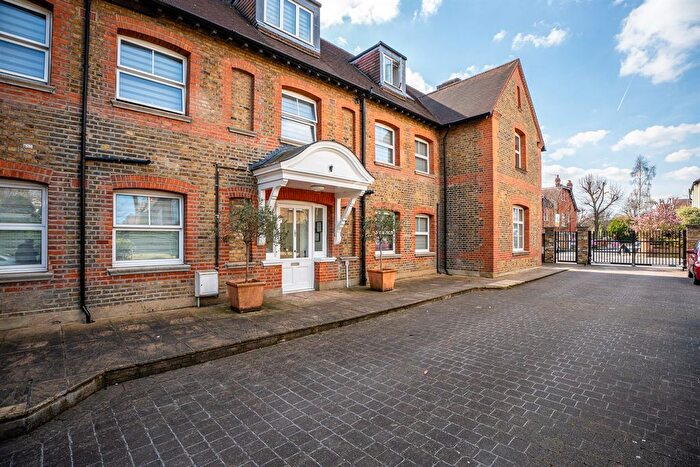 3 Bedroom Detached House To Rent In Amherst Road, London, W13