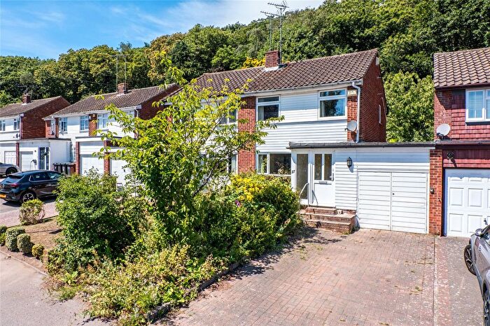 3 Bedroom Semi Detached House For Sale In Fairview Drive, Higham, Rochester, Kent, ME3