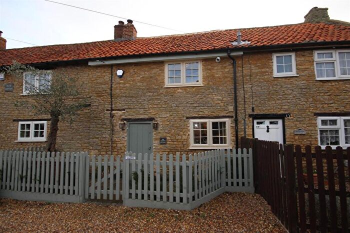 2 Bedroom Cottage For Sale In Northampton Road, Lavendon, Olney, MK46