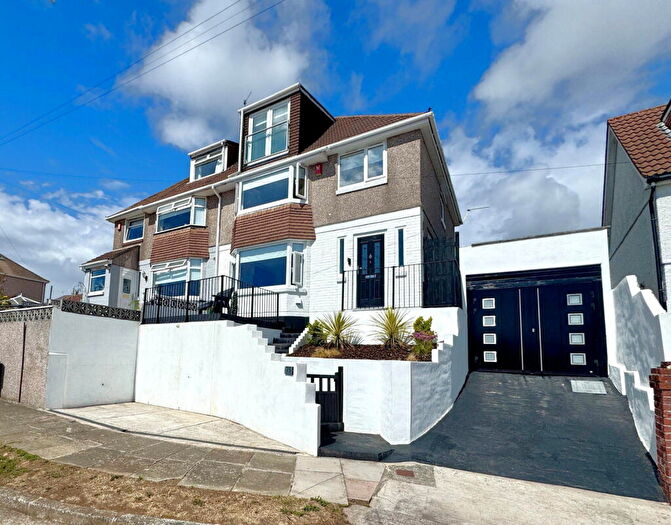 4 Bedroom Semi-Detached House For Sale In Fairview Avenue, Laira, Plymouth, PL3