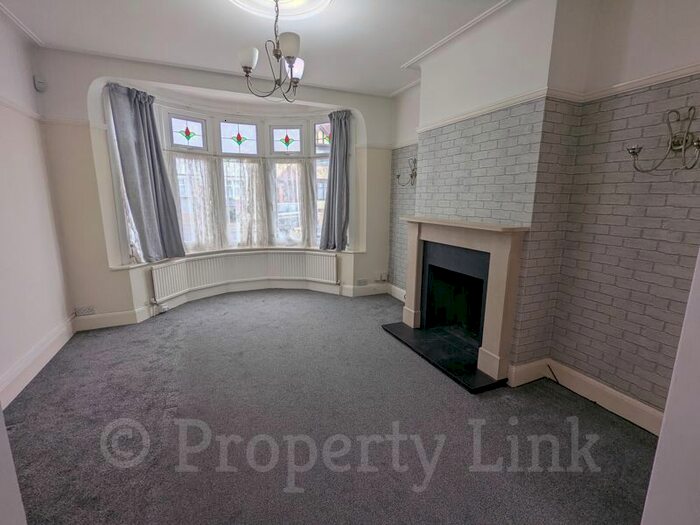 4 Bedroom Property To Rent In Bawdsey Avenue, Ilford IG2