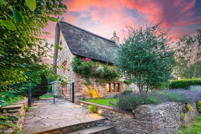 4 Bedroom Country House To Rent In Upper Tadmarton, OX15