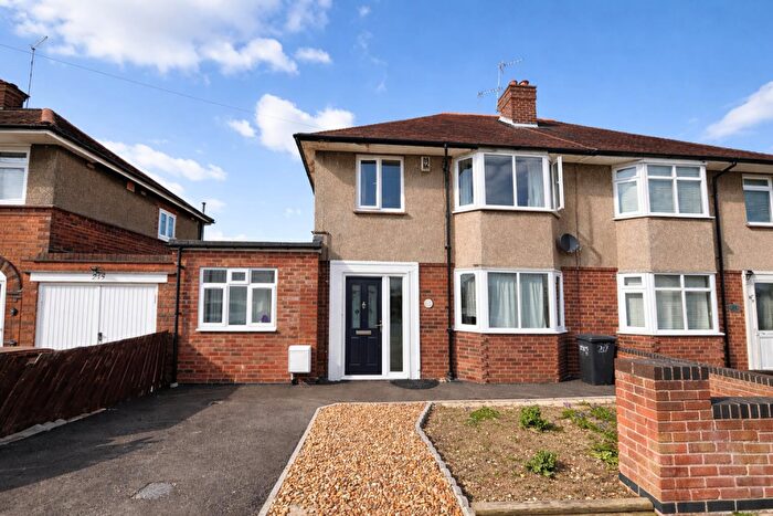 3 Bedroom Semi Detached House For Sale In The Headlands, Northampton, NN3