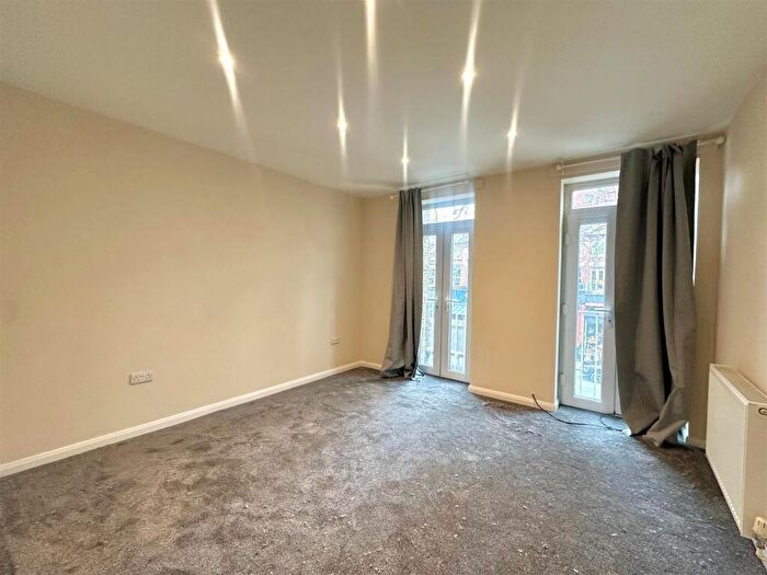 2 Bedroom Flat To Rent In Wilbraham Road, Chorlton, Manchester, M21