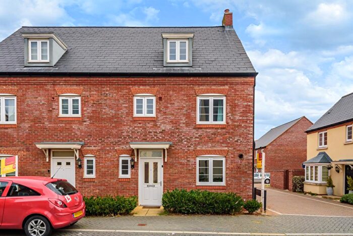 4 Bedroom Semi Detached House To Rent In Wetherby Road, Bicester, OX26