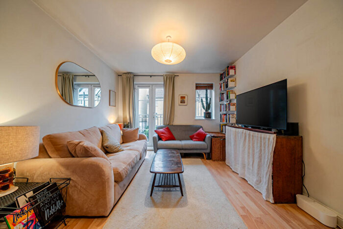 2 Bedroom Apartment For Sale In Kelly Avenue, London, SE15