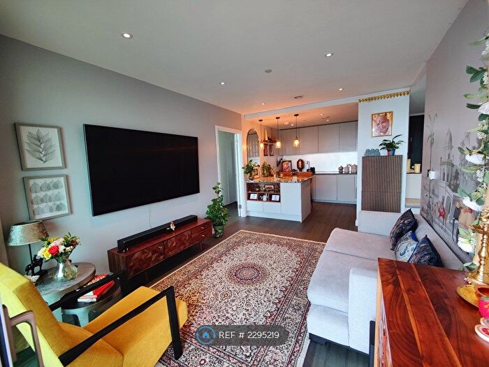 2 Bedroom Flat To Rent In Cutter Lane, London, SE10