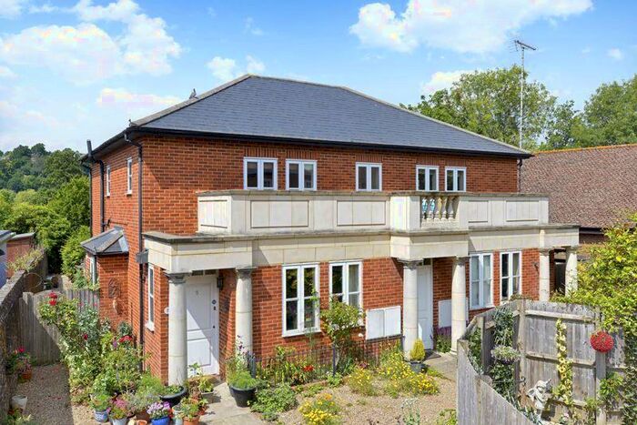 2 Bedroom Apartment To Rent In High Street, Godalming, GU7