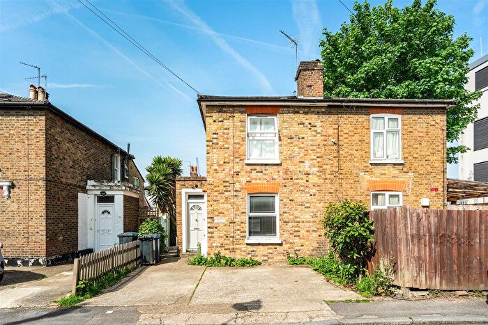 2 Bedroom Flat To Rent In Broomfield Road, London, W13