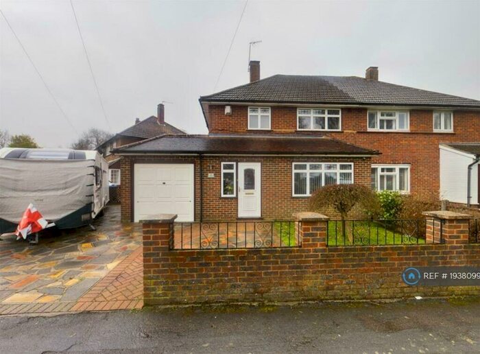 3 Bedroom Semi-Detached House To Rent In Thistlewood Crescent, New Addington, Croydon, CR0