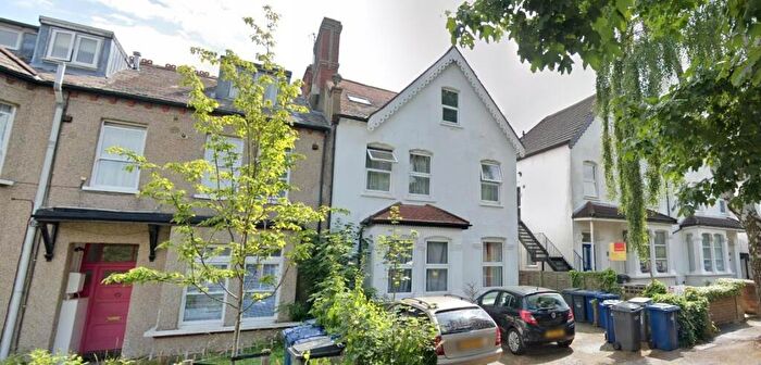 2 Bedroom Apartment To Rent In Sunningfields Road, Hendon, London, NW4
