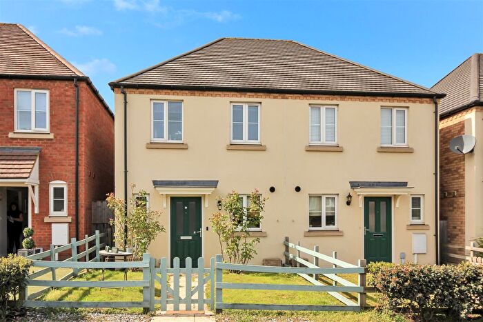 2 Bedroom Semi Detached House For Sale In Doddington Road, Wellingborough, NN8