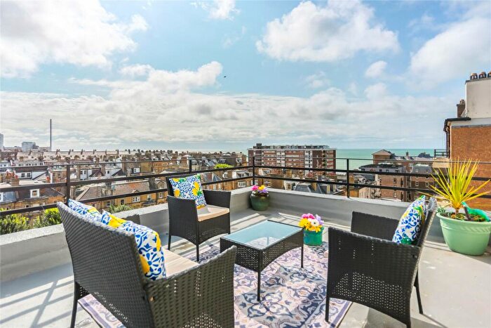 2 Bedroom Apartment To Rent In Grand Avenue, Hove, East Sussex, BN3