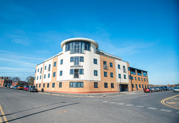 2 Bedroom Flat To Rent In Flat Broadway House, HU18