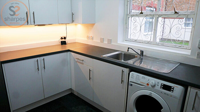 1 Bedroom Flat To Rent In Kennet Square, Mitcham, Surrey, CR4