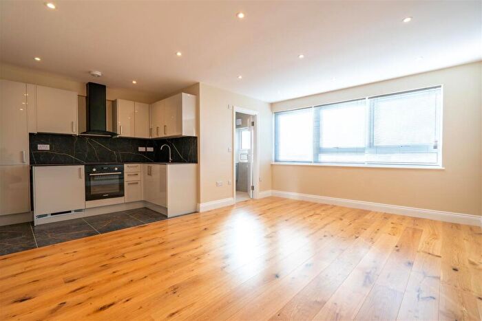 Apartment To Rent In Seven Sisters Road, Finsbury Park, N4