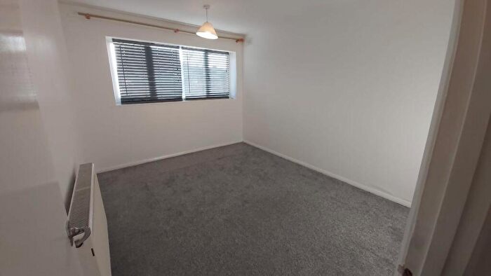 2 Bedroom Flat To Rent In Howard Road, SE25