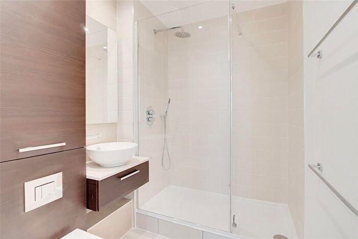2 Bedroom Apartment To Rent In Great Eastern Road London, E15