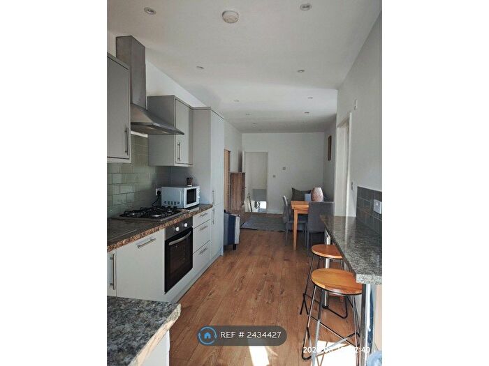 3 Bedroom Maisonette To Rent In Ling Road, London, E16