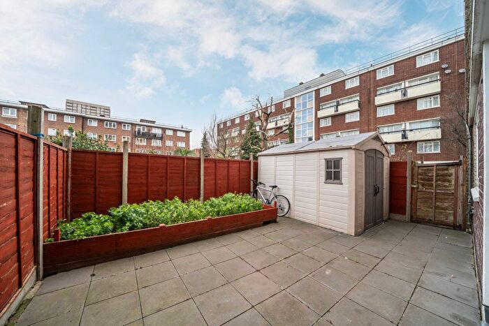 2 Bedroom Flat For Sale In Ellsworth Street, London, E2