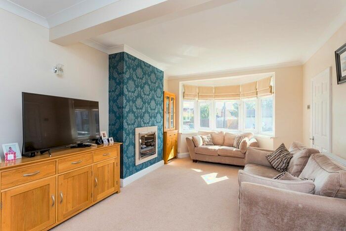 4 Bedroom End Of Terrace House To Rent In Buckhurst Way, Buckhurst Hill, IG9