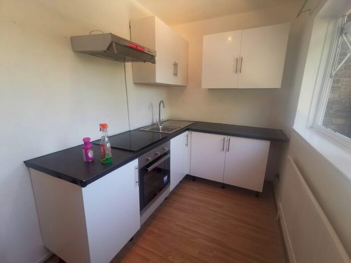 5 Bedroom Flat To Rent In Adeney Close, London, W6