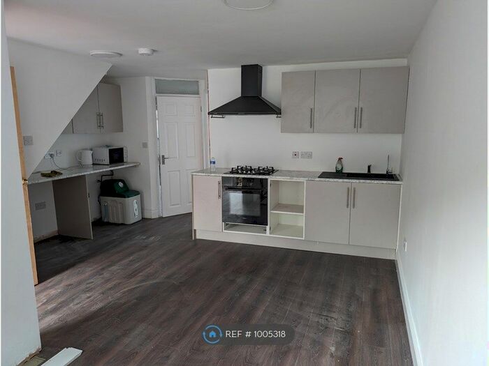 1 Bedroom Flat To Rent In The Oaks, Bracknell, RG12