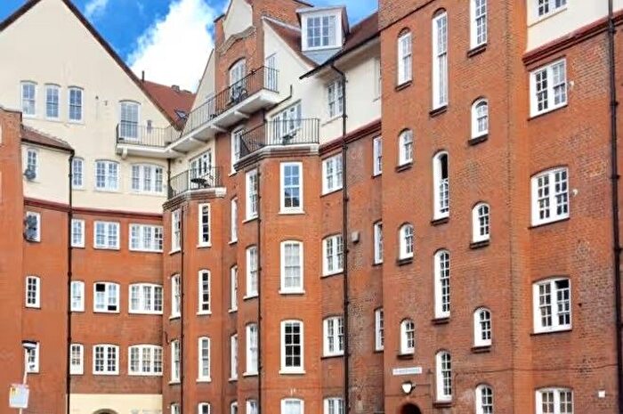 4 Bedroom Flat For Sale In Old Nichol Street, London, E2
