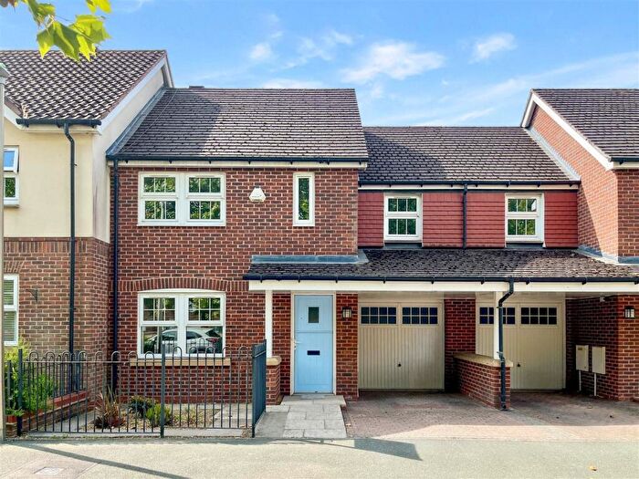 3 Bedroom Semi-Detached House To Rent In Galloway Green, Congelton, CW12