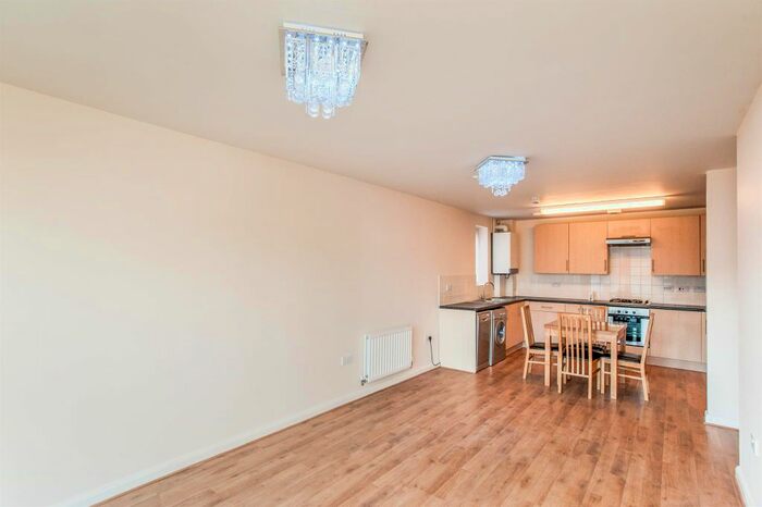 2 Bedroom Flat To Rent In Queen Marys Avenue, Watford, WD18